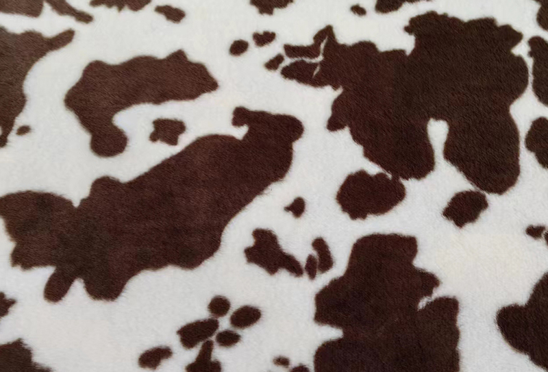 Tela de felpa estampada con piel de conejo de vaca, 500mg x 160cm Tela de felpa estampada con piel de conejo de vaca, 500mg x 160cm